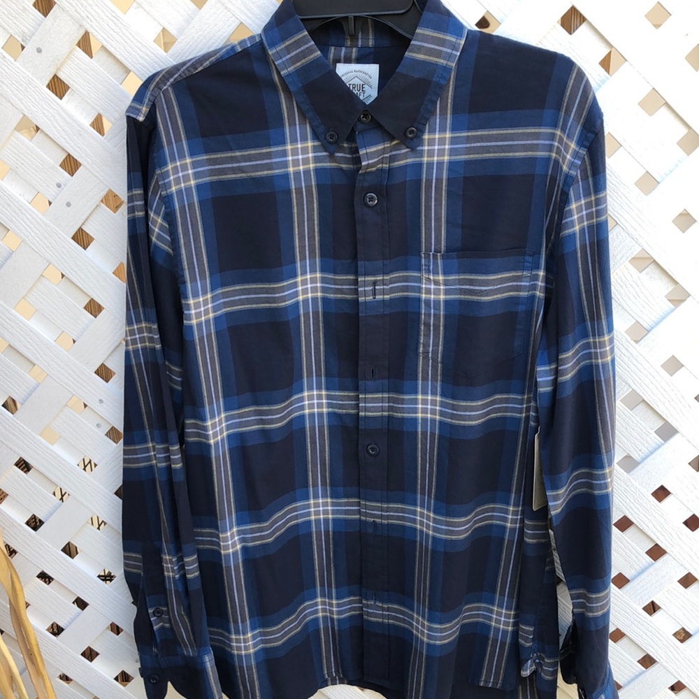 Men’s True Craft Med Navy/Tan Long Shirt - NEVER BEEN WORN!!!